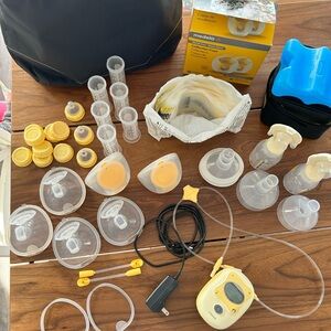 Medela Breast Pump Accessories Set in Yellow and Clear